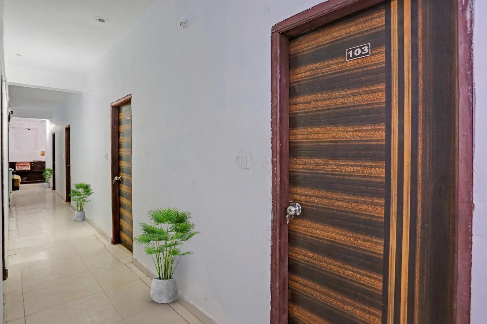 Hotel O Imperial Residency Near Dashrath Puri Metro Station Nova Deli Exterior foto